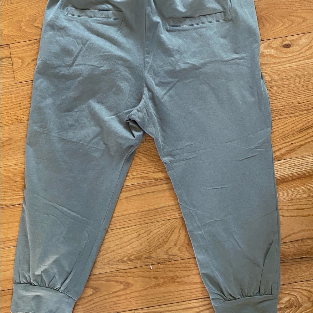 Olive Green Women's Capri Pants - Picture 3 of 3